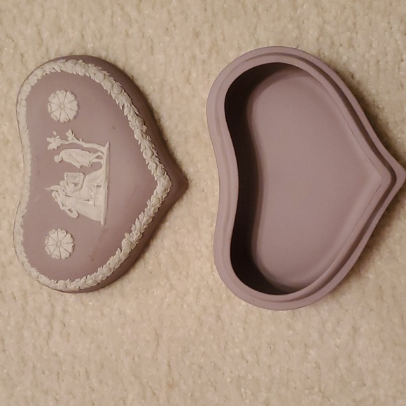 Classic Wedgewood Rare Lilac Color Jasperware Heart Shaped Trinket Box/Lid - Picture 8 of 15